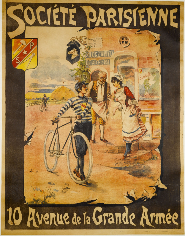Plakat, das ein Fahrradrennen in Paris, Frankreich, ankündigt, mit einer Gruppe von Menschen, von denen einer ein Fahrrad hält, und einem Gebäude im Hintergrund, mit Text, der das Ereignis beschreibt.