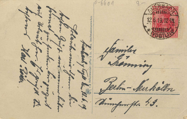 Alte deutsche Postkarte mit einem roten Stempel und dem Aufdruck "Gesimnacks & Co. & Co."