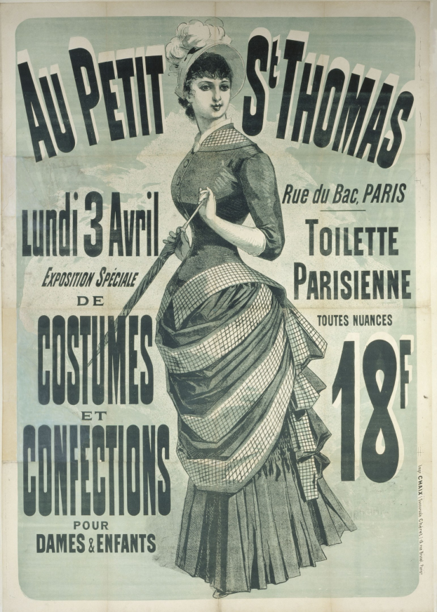 Ein Vintage-Plakat, das eine Kostümvorstellung bewirbt, zeigt eine Frau in einem langen, hochgeschlossenen, langärmligen Kleid mit einem Dutt, die anmutig mit gefalteten Händen posiert.