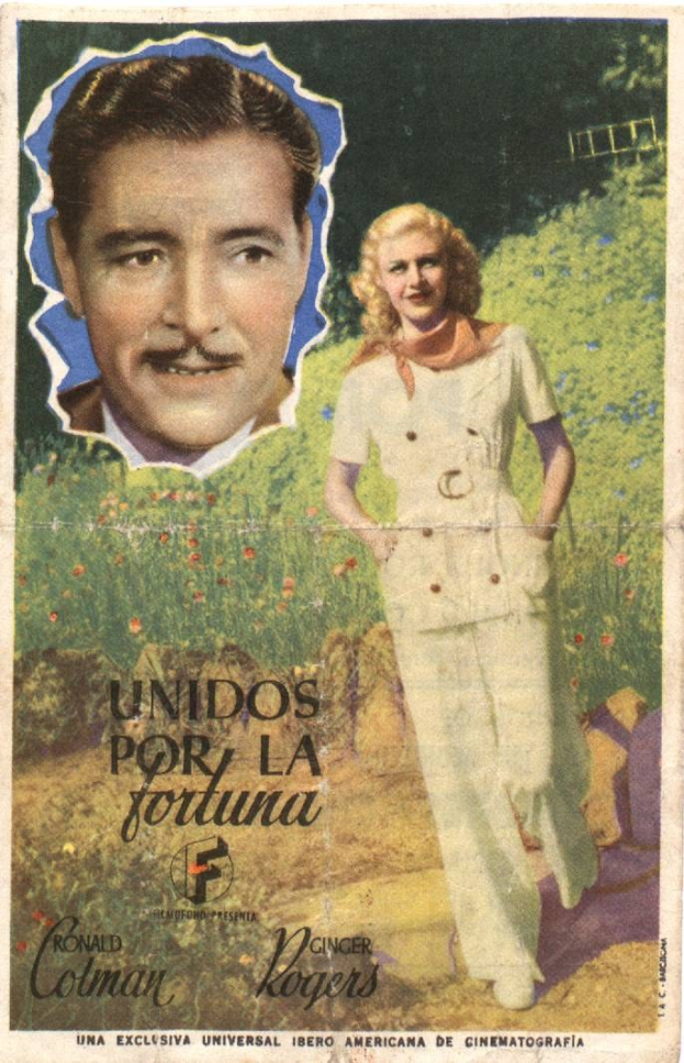 Filmplakat für "Unidos por la Fortuna" mit einem Mann in weißem Hemd und schwarzem Anzug und einer Frau, die nebeneinander stehen, vor einem hellgelben Hintergrund mit dem Titel in fetter schwarzer Schrift.