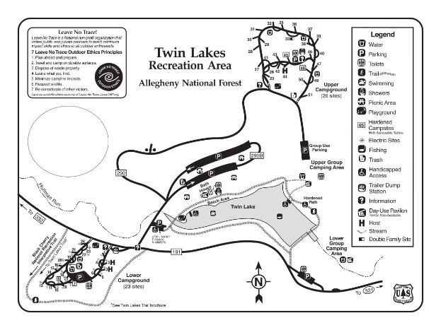 Ein detaillierter Lageplan des Twin Lakes Freizeitgebiets, der Wanderwege, Sehenswürdigkeiten und Texte mit Trailnamen, Besucherzahlen und Entfernungen zeigt.