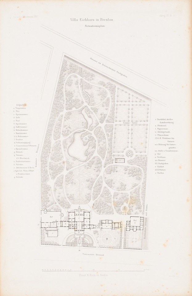 Ein altes Buch mit einer detaillierten Karte eines Parks auf dem Cover, das Bäume, Sträucher und andere Vegetation sowie Textinformationen über den Park zeigt.