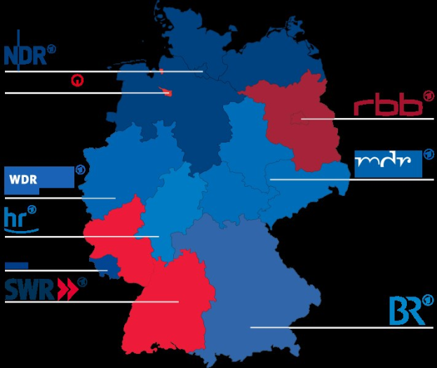 Eine Deutschlandkarte mit Bundesländern in rot und blau markiert, die die Ergebnisse der Wahl von 2016 zeigt, einschließlich Text mit Details über die Wahlergebnisse.