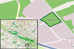 Eine Karte von Stuttgart, Deutschland, in zwei Teile unterteilt mit Text oben und unten, die eine geplante Standortmarkierung hervorhebt.